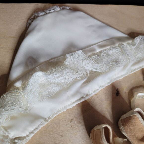 Vintage Baby Christening Baptism Clothes Lot 8 Pcs Plus Gift Box 60s 70s Retro - Picture 6 of 16